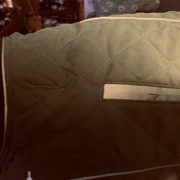 Brand new Medium Size dog winter coat 20” back 8” Chest zipper pocket on back - Picture 3 of 4